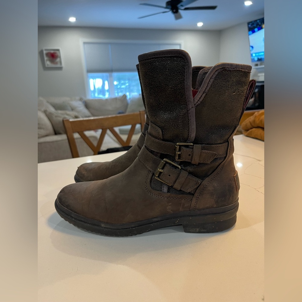 Ugg Women’s Simmens Boots